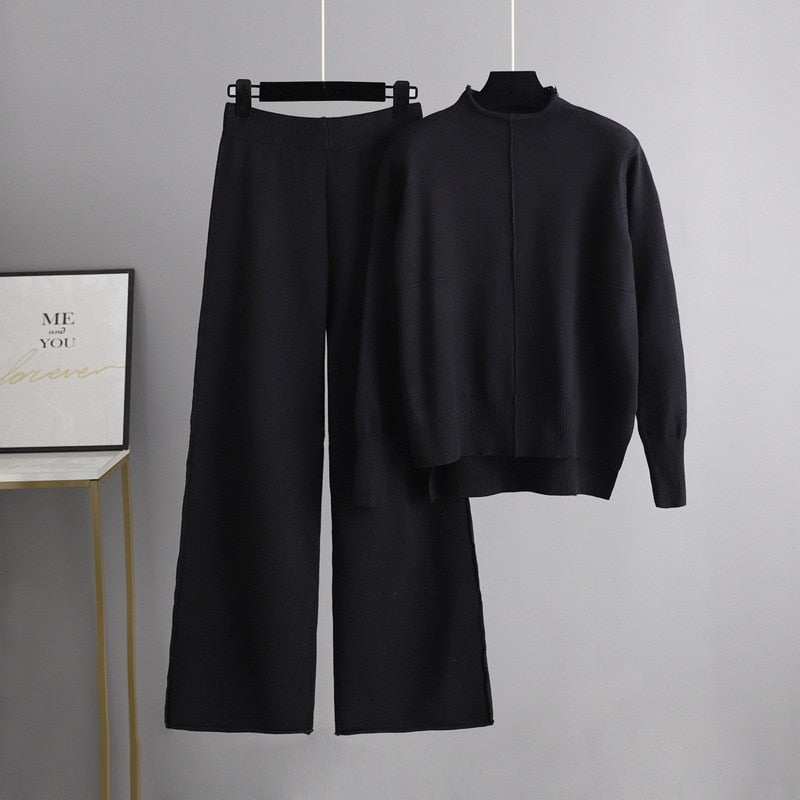 Schwarzer Damen-Strickpullover und Hose Set, elegant, bequem, Herbstmode, minimalistisch.