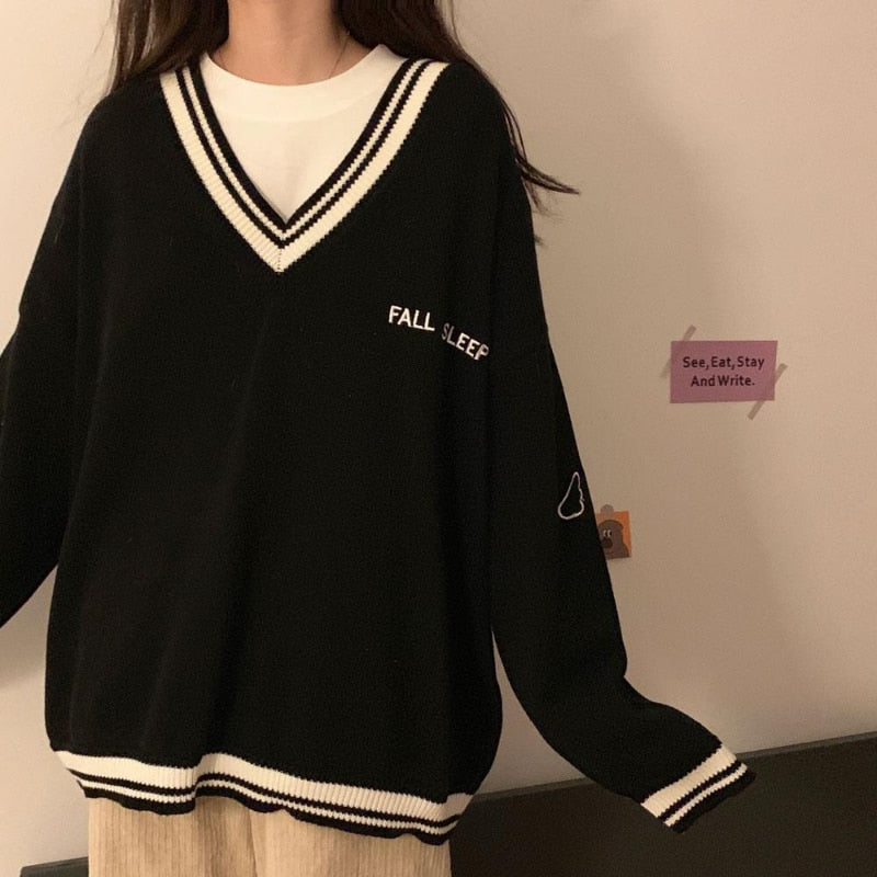 Schwarzer V-Ausschnitt Pullover mit weißem Rand, Stickerei "FALL SLEEP", Damenmode.