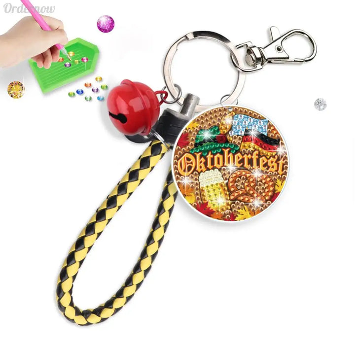 DIY diamantové malování – klíčenka: Třpytivé srdce Oktoberfest 2026