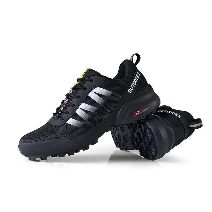 Schwarze Outdoor-Sportschuhe mit silbernen Streifen, rutschfeste Sohle, Herren-Laufschuhe.
