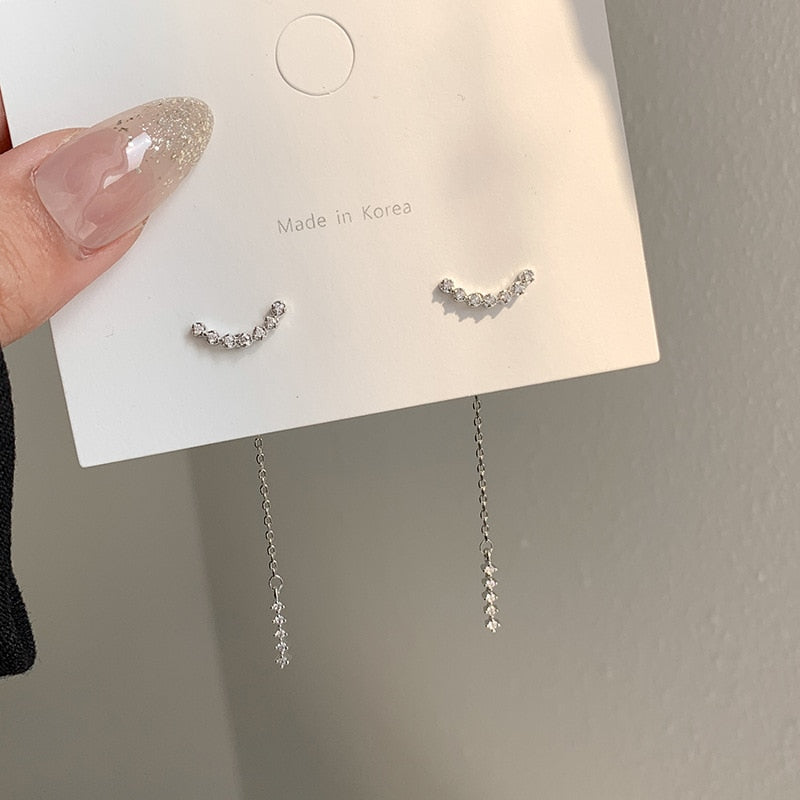 Silberne Ohrringe mit Strasssteinen, Kettenanhänger, minimalistisch, handgehalten, Made in Korea.