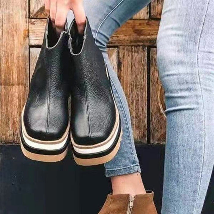 Schwarze Lederstiefeletten mit Plateau, Damenmode, lässig, robust, trendige Herbstschuhe