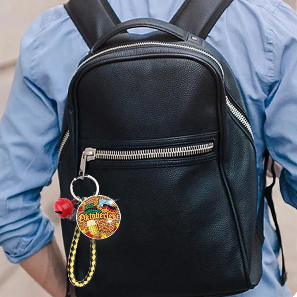 DIY diamantové malování – klíčenka: Třpytivé srdce Oktoberfest 2026