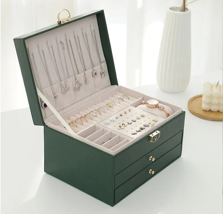 Grüne Schmuckschatulle mit Fächern für Ringe, Ketten und Ohrringe, elegantes Design.
