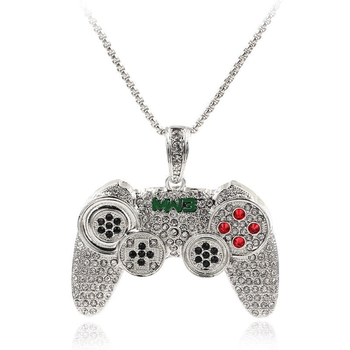 Silberne Controller-Halskette mit Strasssteinen, Gaming-Schmuck, modisches Accessoire.