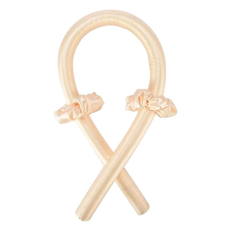 Beiger Satin-Haarstylingstab mit zwei Haargummis, ideal für Locken ohne Hitze.