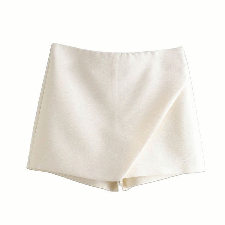 Weiße Damen-Shorts aus Baumwolle, elegant, Sommermode, minimalistisches Design.