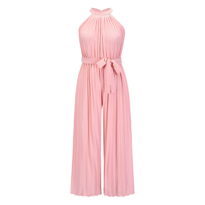 Rosa ärmelloser Jumpsuit aus Chiffon mit Taillengürtel, elegantes Damenmode-Outfit.