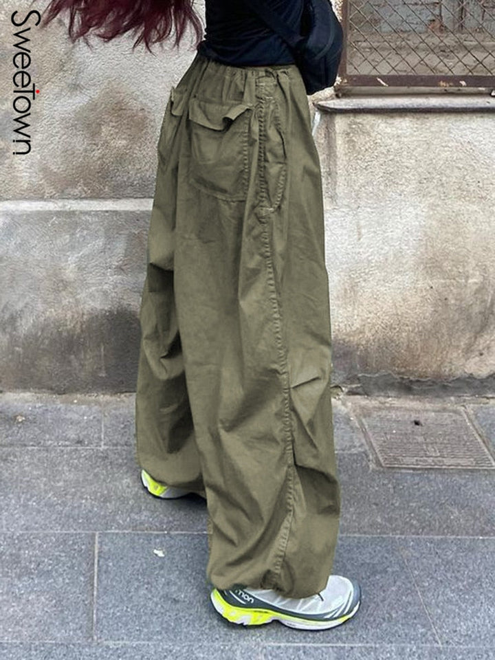 Damenhose Baggy-Style, olivgrün, Baumwolle, mit Taschen, lässig, urbaner Look.