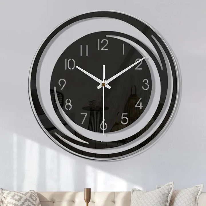 Schwarze Wanduhr mit silbernen Akzenten, modernes Design, Wohnzimmerdekoration.
