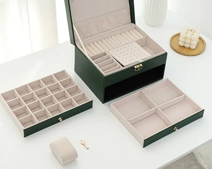 Schmuckkästchen aus Leder, grün, mit Fächern, Organizer für Ringe und Ohrringe, elegant.