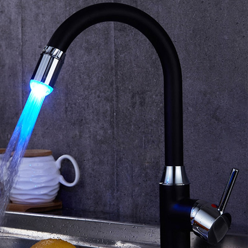 Schwarzer LED-Wasserhahn mit blauem Licht, moderner Küchenarmatur, Edelstahl, Einhebelmischer.