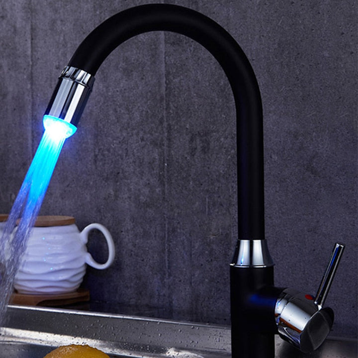 Schwarzer LED-Wasserhahn mit blauem Licht, moderner Küchenarmatur, Edelstahl, Einhebelmischer.