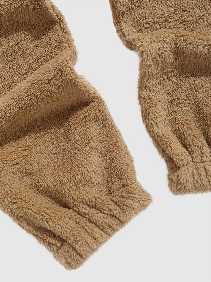 Braune Fleece-Jogginghose, weiches Material, gemütlich, ideal für kaltes Wetter.