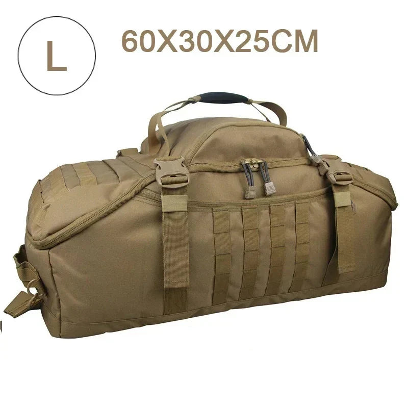 Große taktische Reisetasche, 60x30x25 cm, beige, robust, mit Griffen und Reißverschlüssen.