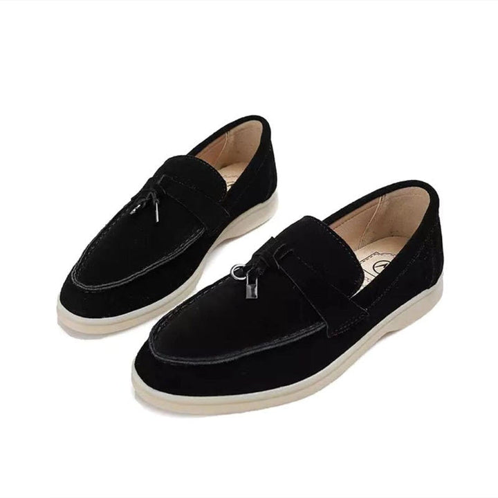 Schwarze Wildleder-Loafer für Herren mit weißer Sohle, elegantes Design, bequeme Freizeitschuhe.