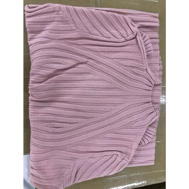 Rosa Strickpullover Damen, geripptes Design, weiches Material, modisch, bequem, Herbstmode.