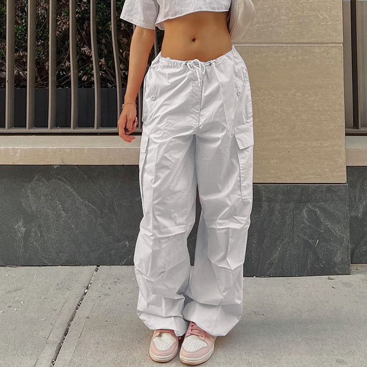 Weiße Cargo-Hose Damen, lässig, Baumwolle, Streetwear, mit Taschen, modisch, bequem.