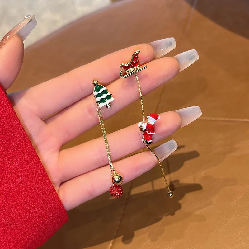 Weihnachtsohrringe mit Weihnachtsbaum, Schlitten und Santa, rot-grün, festlicher Schmuck.