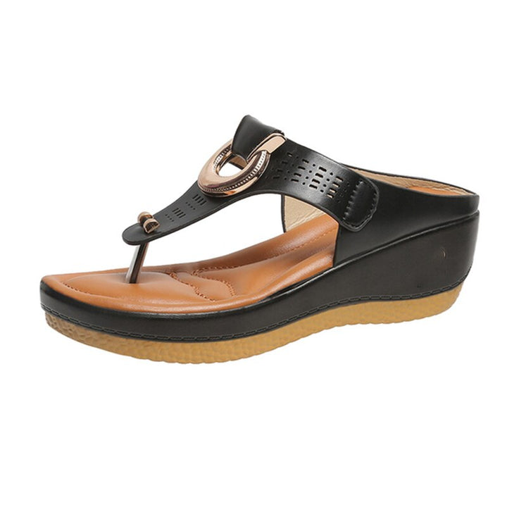 Schwarze Damen-Sandale mit Keilabsatz, Leder, Sommerschuh, bequem, modisch.