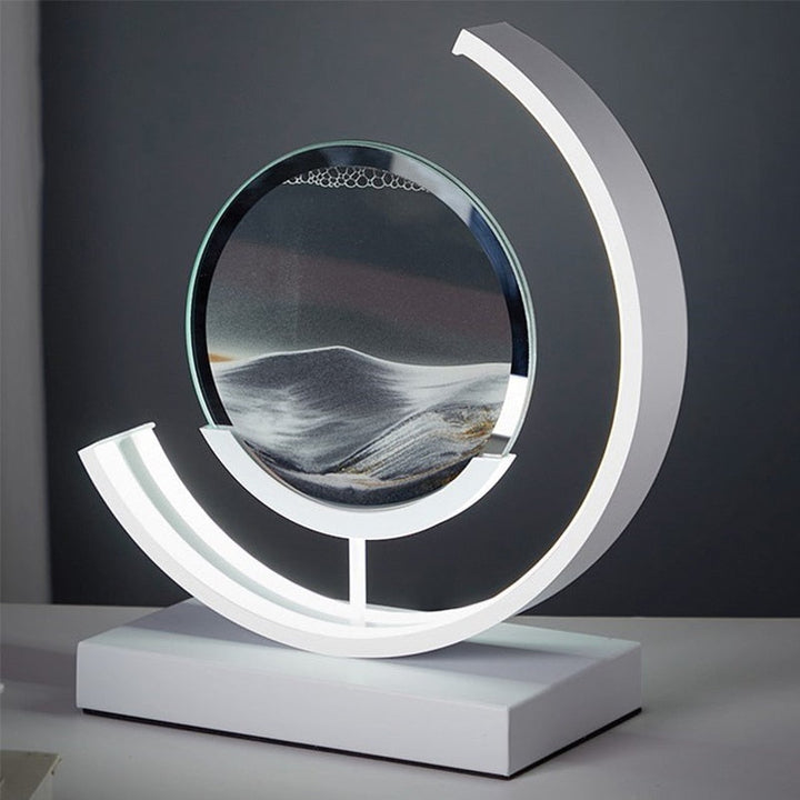 Moderne Sanduhr-Dekoration, runde Glasform, weißer Rahmen, zeitgenössisches Design, Wohnaccessoire.