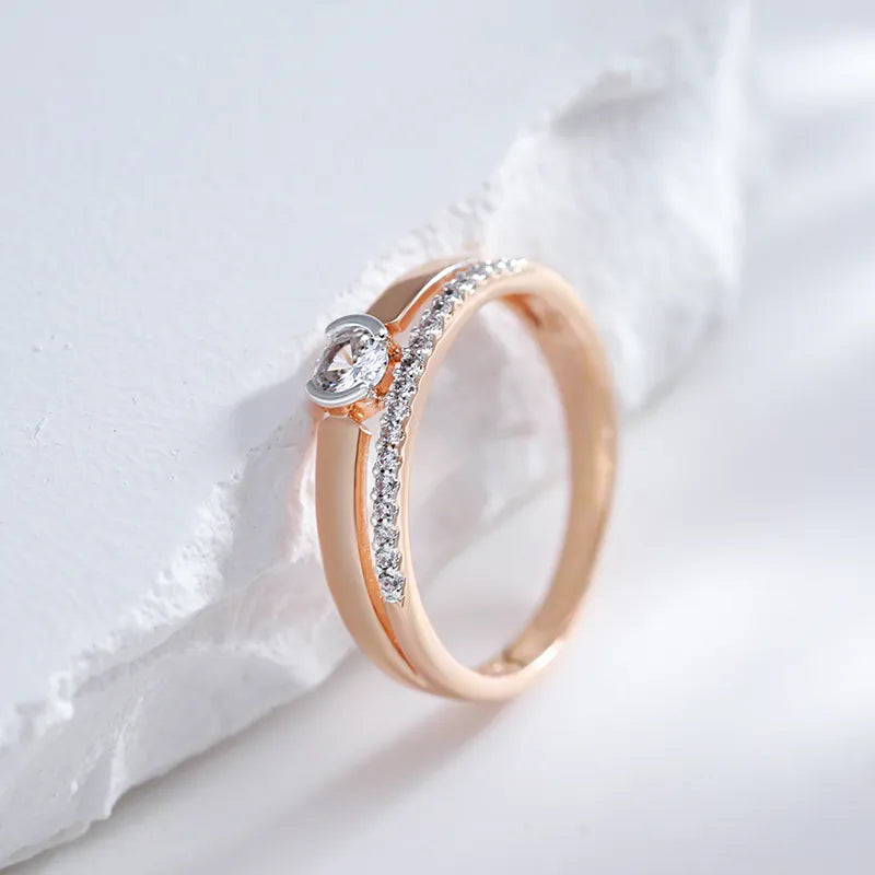 Roségoldener Verlobungsring mit Diamanten, elegantes Design, funkelnder Schmuck für Damen.