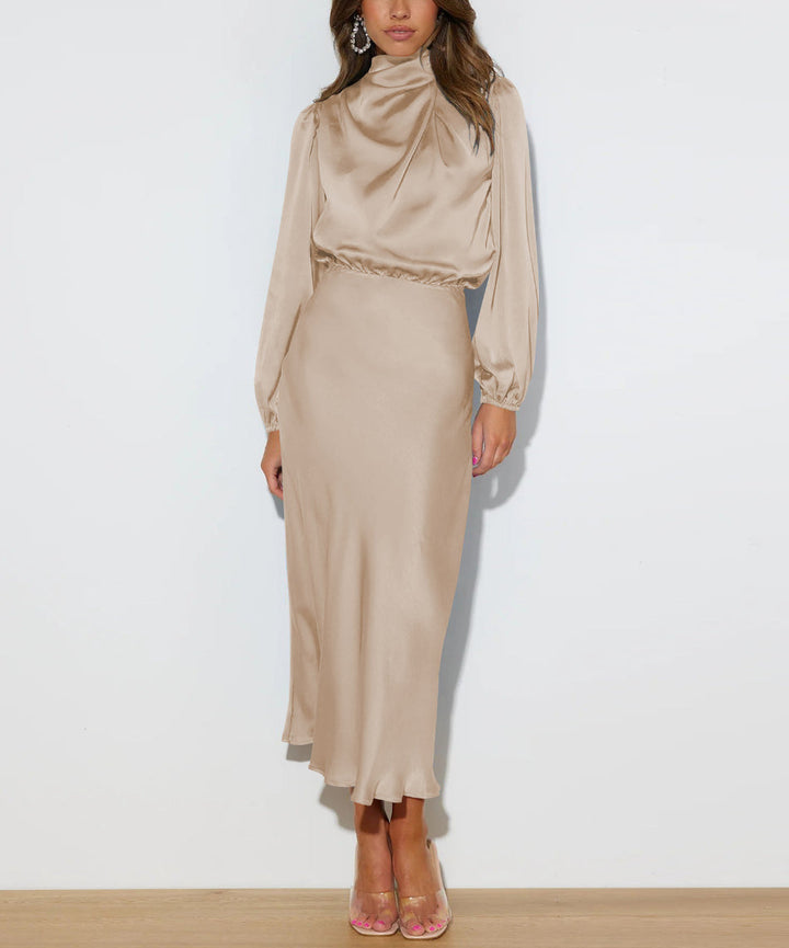 Elegantes beiges Satinkleid mit langen Ärmeln, hochgeschlossen, knielang, Damenmode.