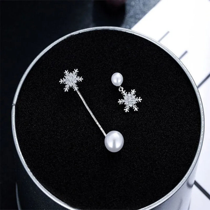 Schneeflocken-Ohrringe mit Perlen, silberfarben, eleganter Schmuck für Damen.
