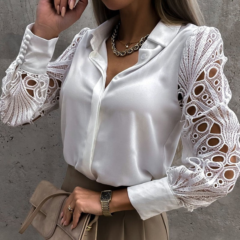 Damen Bluse Weiß Satin mit Spitzenärmeln, elegant, Büro-Mode, Damenbekleidung, stilvoll.