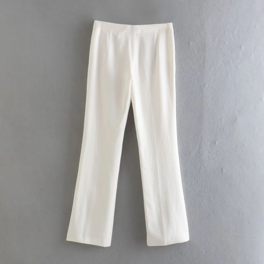 Weiße Damenhose, gerade geschnitten, elegant, aus Baumwolle, ideal für Büro oder Freizeit.