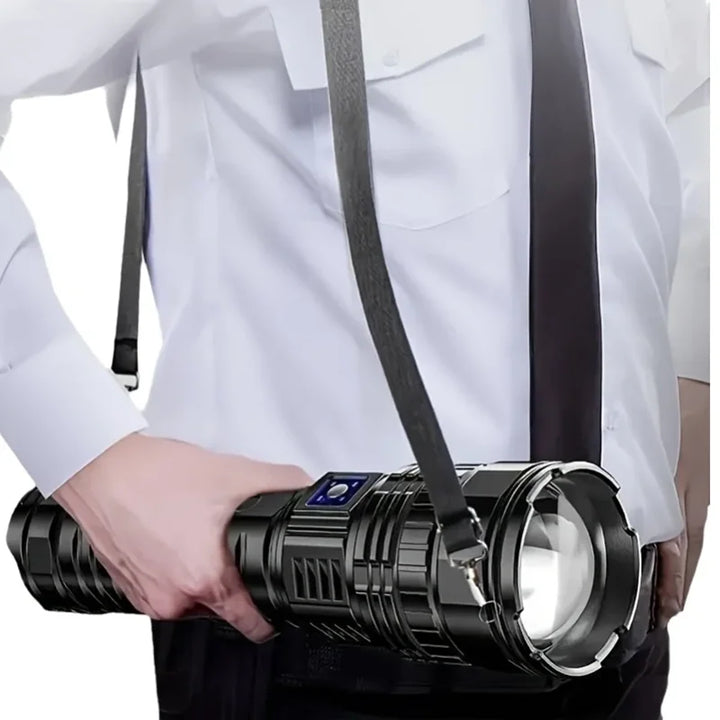 Dobíjecí LED svítilna 10 000 lumenů – Striker