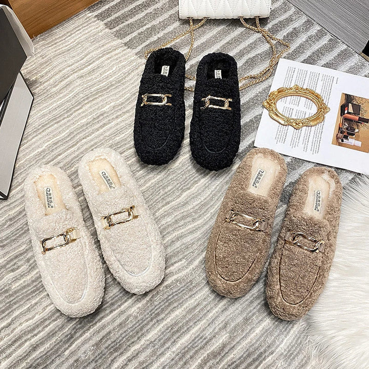 Damen Hausschuhe aus Plüsch, beige, schwarz, braun, mit goldener Schnalle, gemütlich, modisch.
