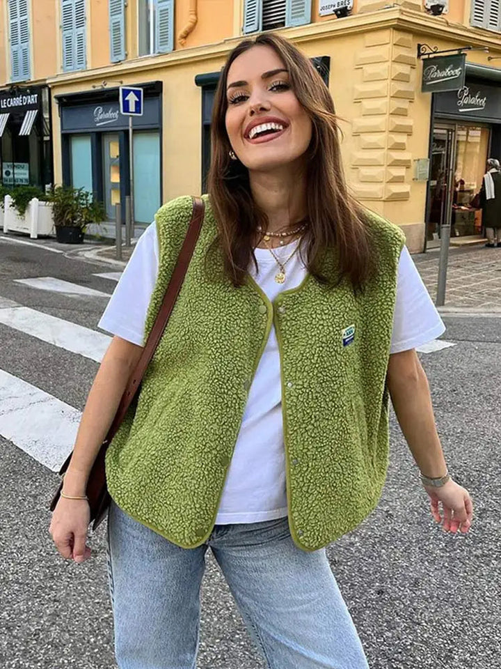 Teplá a pohodlná dámská vesta s V výstřihem - Alina