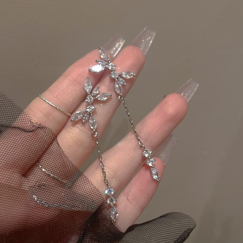 Damen Ohrringe Silber mit Kristallen, Blattdesign, eleganter Schmuck, modisch, Geschenkidee.