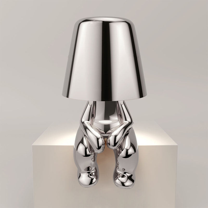 Silberne Tischlampe in menschlicher Form, modernes Design, Metall, Wohnzimmerbeleuchtung.