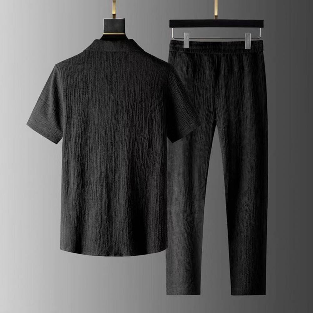 Schwarzes Herren-Set aus Hemd und Hose, kurzärmelig, lässig, Baumwolle, Rückansicht.
