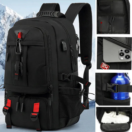 Schwarzer Wanderrucksack mit USB-Anschluss, mehreren Fächern, ideal für Outdoor-Aktivitäten.