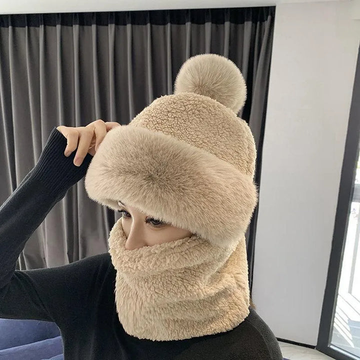 Damen Wintermütze mit Schal, beige, Plüsch, warm, modisch, für kaltes Wetter.