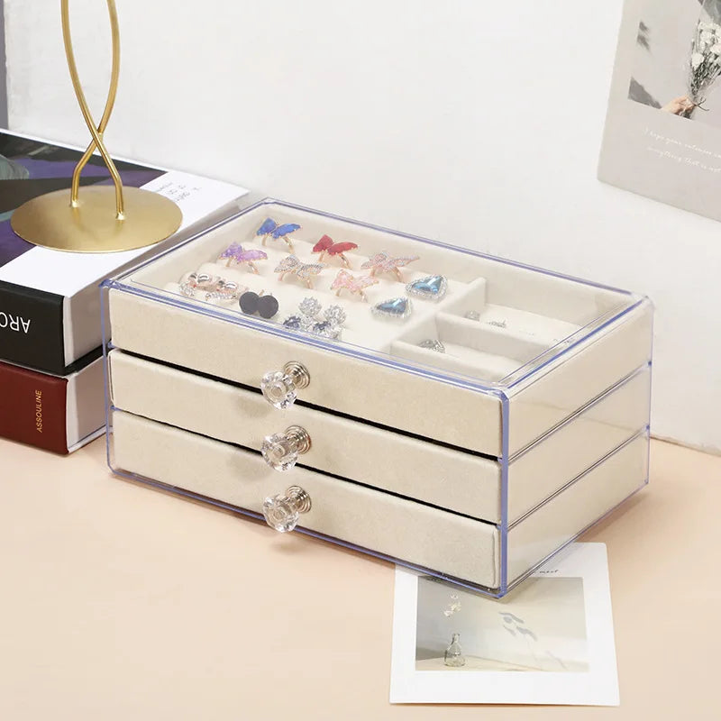 Klarer Acryl-Schmuck-Organizer mit drei Schubladen, ideal zur Aufbewahrung von Ohrringen und Ringen.