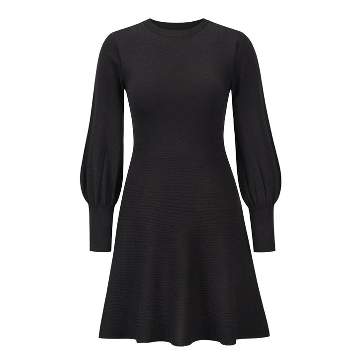 Schwarzes Strickkleid mit langen Puffärmeln, elegantes Design, Damenmode.