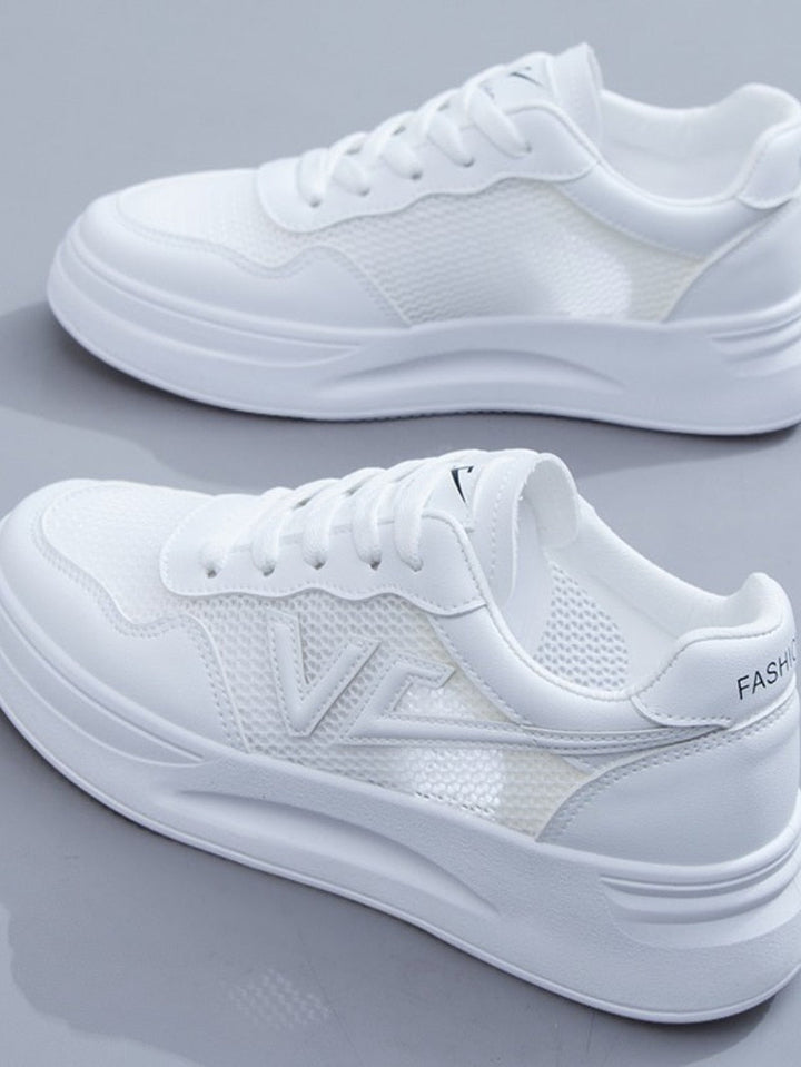 Weiße Sneaker aus Mesh und Leder, modisch, atmungsaktiv, für Damen und Herren.
