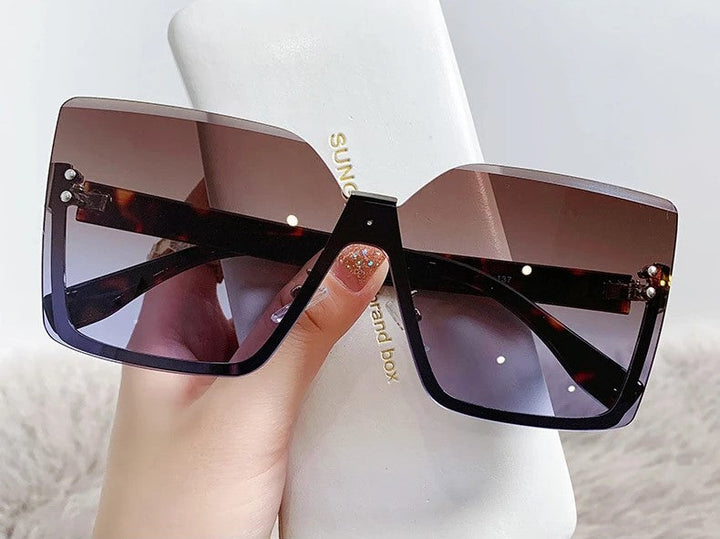 Große quadratische Sonnenbrille Damen, braune Gläser, modisch, UV-Schutz, luxuriöses Design.