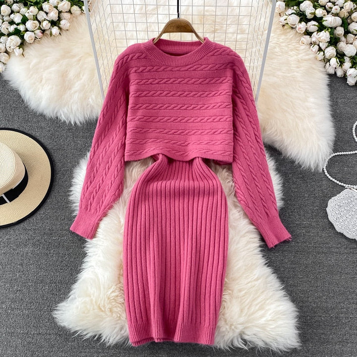 Rosa Strickkleid-Set, langärmelig, Zopfmuster, elegant, Damenmode, Herbst-Winter-Outfit.
