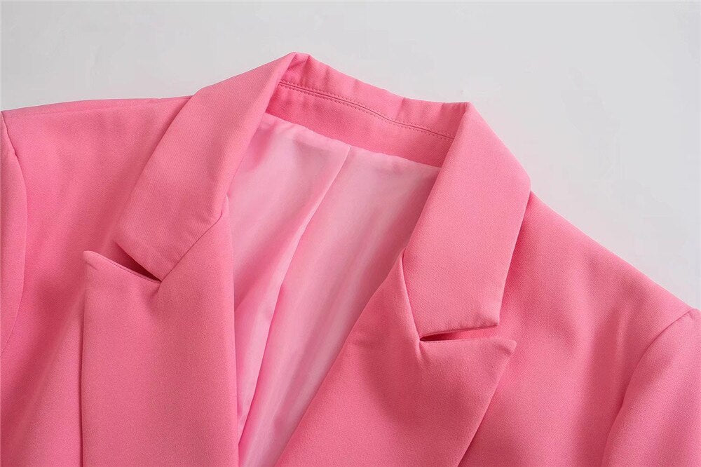 Rosa Damenblazer aus Baumwolle, elegantes Design, modische Damenbekleidung, Business-Outfit.