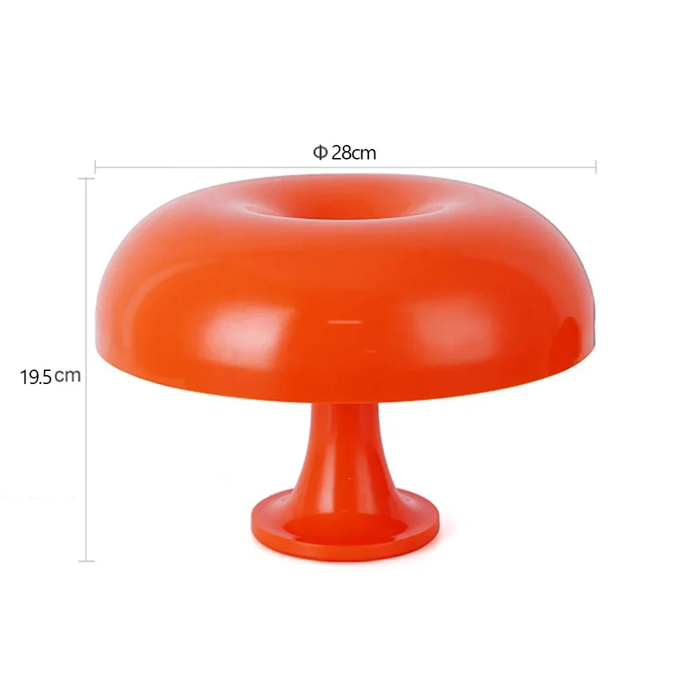 Oranžová lampa s kótami rozměrů: průměr stínidla 28 cm a výška 19,5 cm, na bílém pozadí. 9