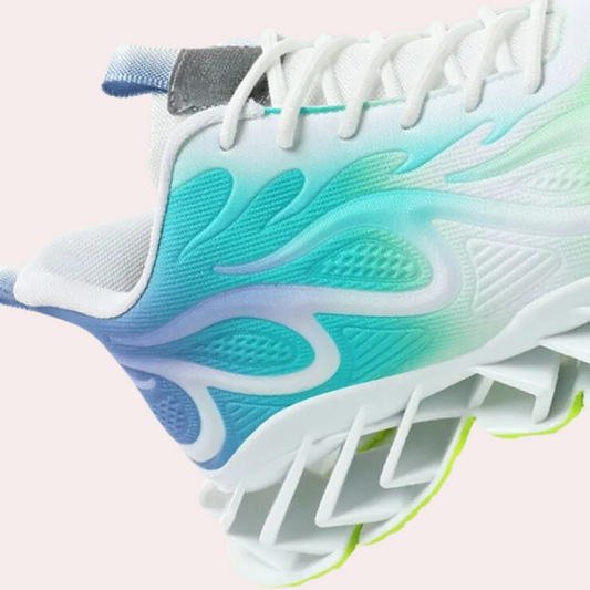 Weiße und blaue Sportschuhe mit einzigartiger Sohlendesign, ideal für Laufen und Fitness.