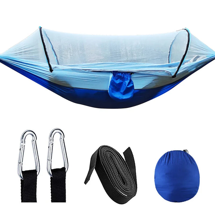 Blaues Hängematten-Set mit Moskitonetz, Karabinern, Gurt und Tragetasche für Outdoor-Camping.