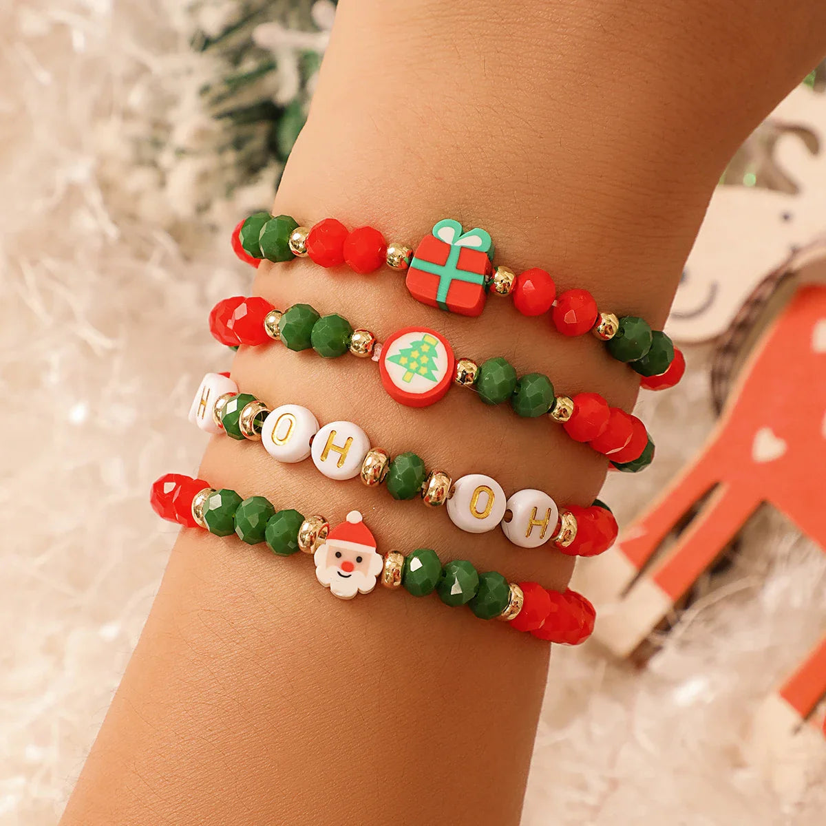 Weihnachtsarmbänder Set, rot-grün, Perlen, Geschenk, Weihnachtsbaum, Santa, festlicher Schmuck