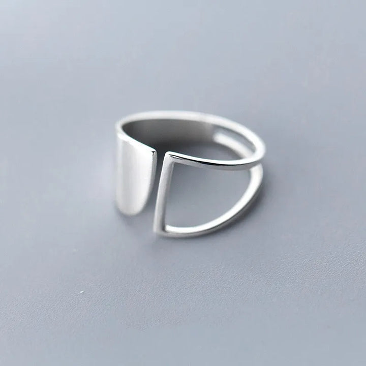 Silberner minimalistischer Ring, offenes Design, modern, Schmuck für Damen, Edelstahl.