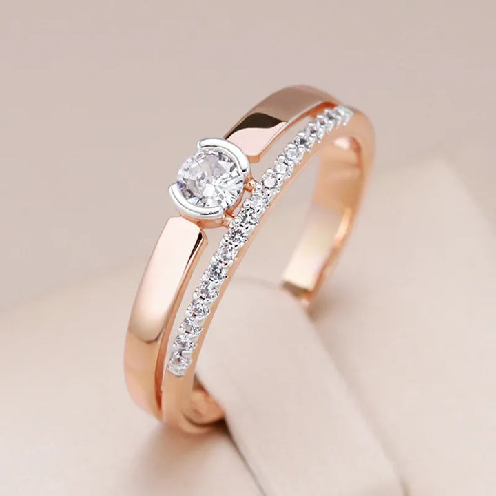Roségoldener Verlobungsring mit Diamanten, elegantes Design, funkelnder Schmuck für Damen.
